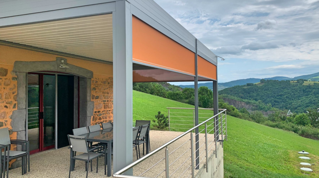 Stores ZIP RS Smart 100 sur Pergola NAO à Saint-Laurent-de-Chamousset (69)